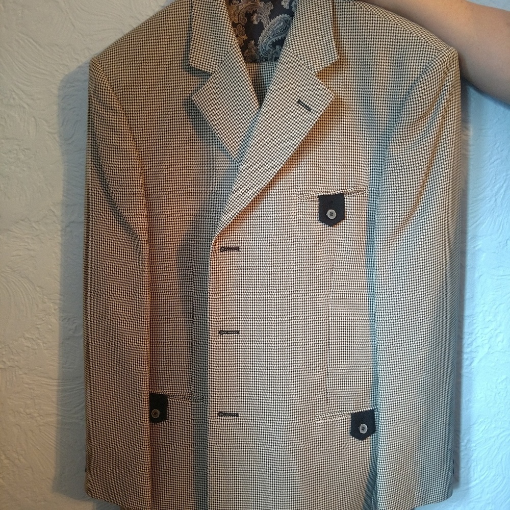 Men's suit - Picture 1 of 3